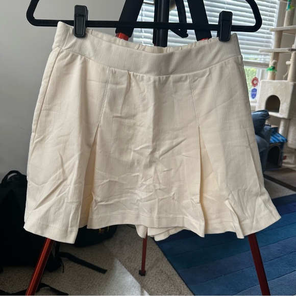 Miss Selfridge Herringbone Pleat Mini Skort in Cream - Picture 6 of 8